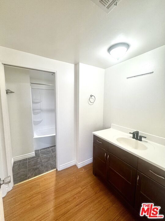 10626 1/2 Magnolia Boulevard Property Photo 12
