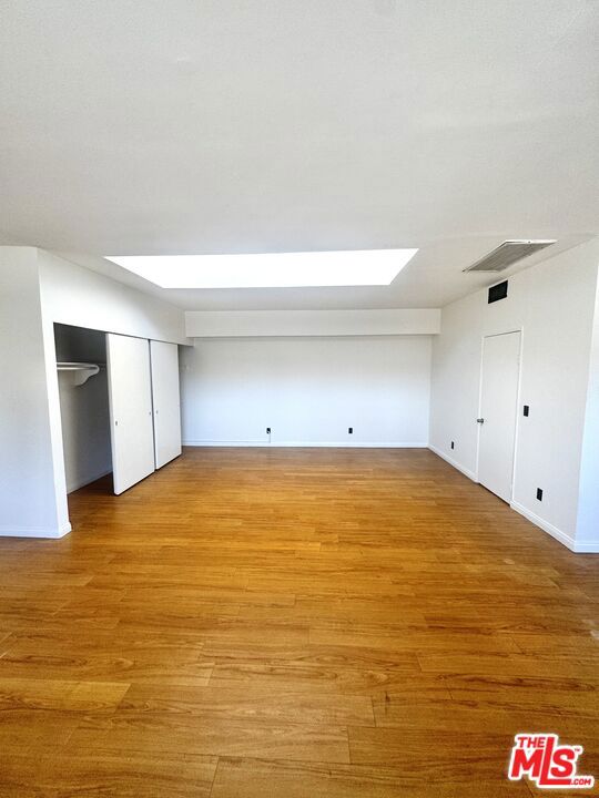 10626 1/2 Magnolia Boulevard Property Photo 13