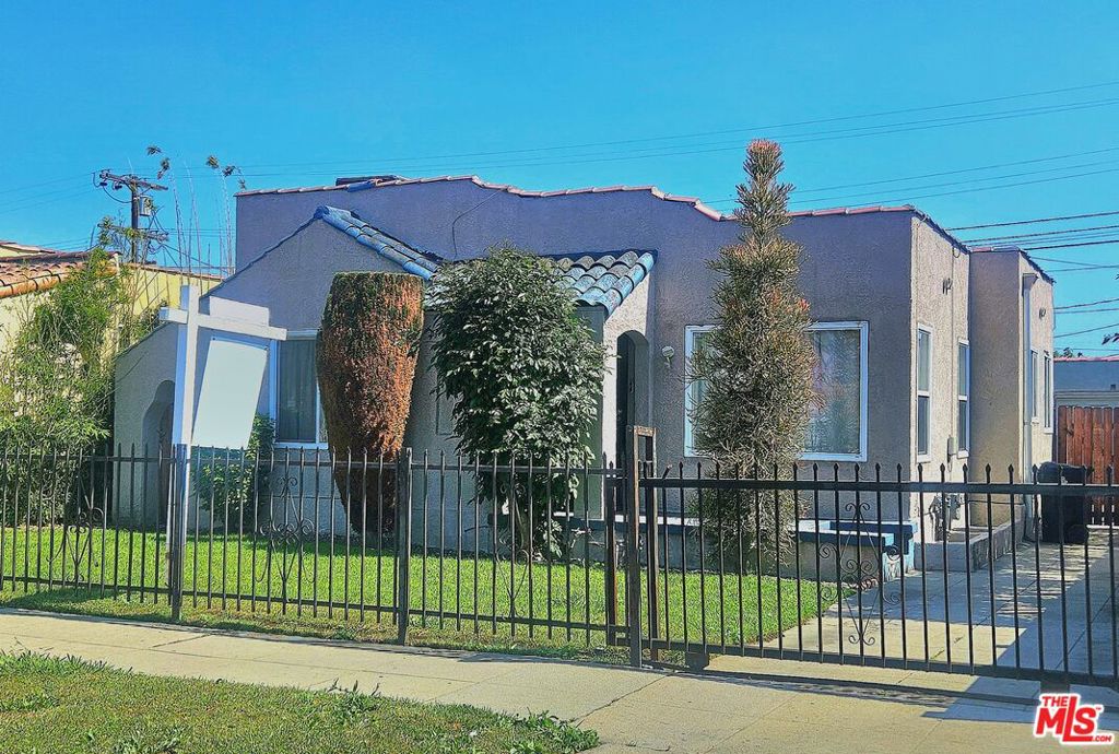 1738 W 66th Street Property Photo 2