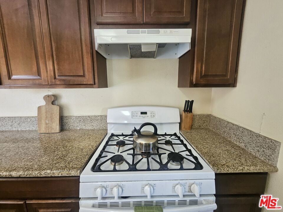 1738 W 66th Street Property Photo 8