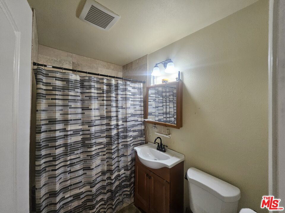 1738 W 66th Street Property Photo 15