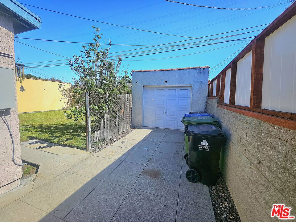1738 W 66th Street Property Photo 20