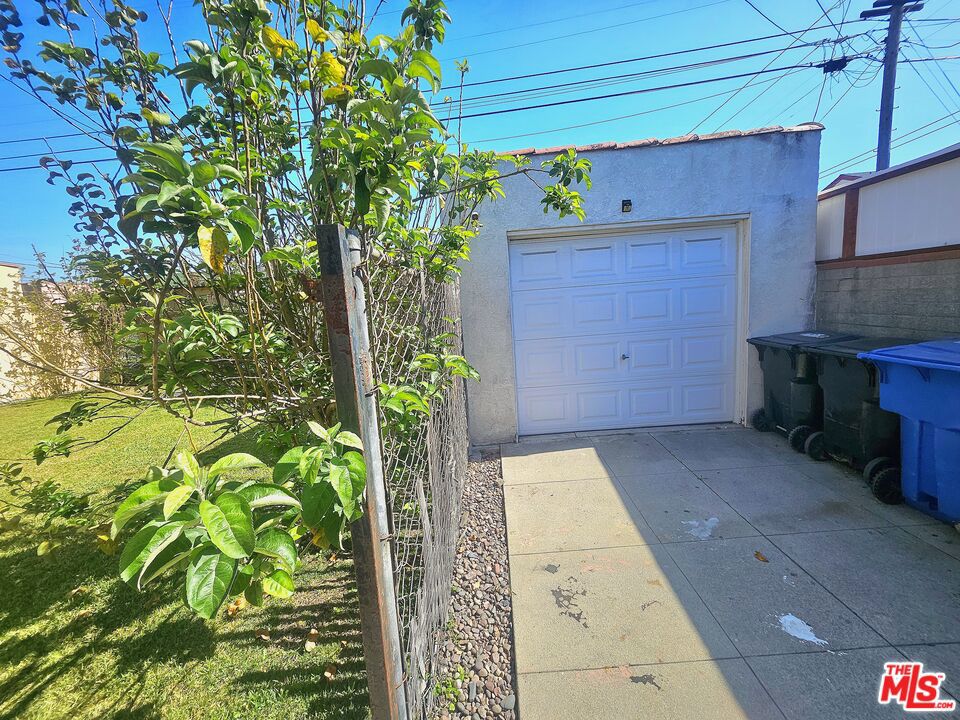 1738 W 66th Street Property Photo 23
