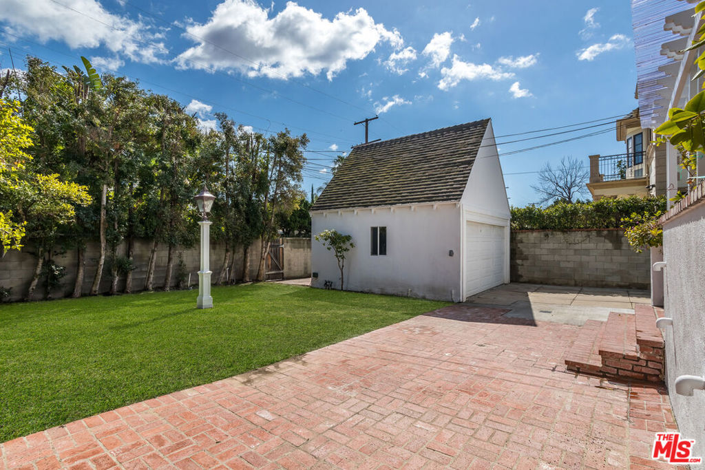 152 S Wetherly Drive Property Photo 19