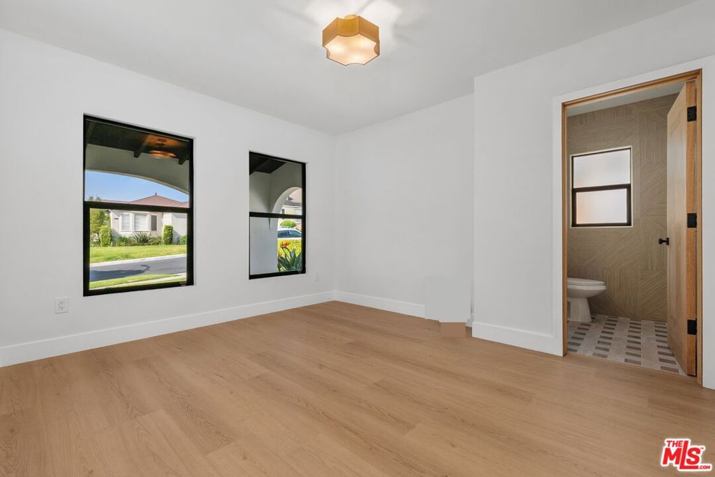 5168 Southridge Avenue Property Photo 16