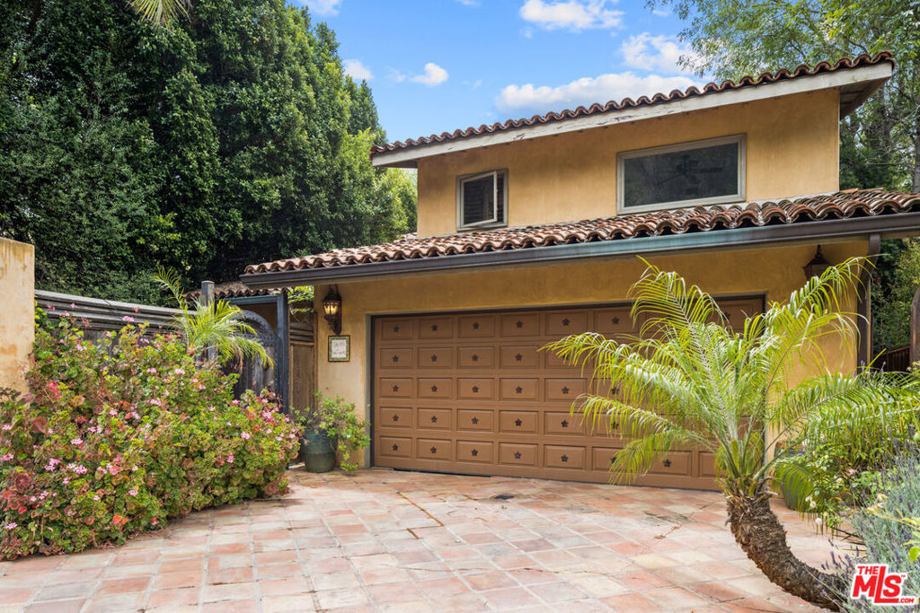 2695 La Cuesta Drive Property Photo 1