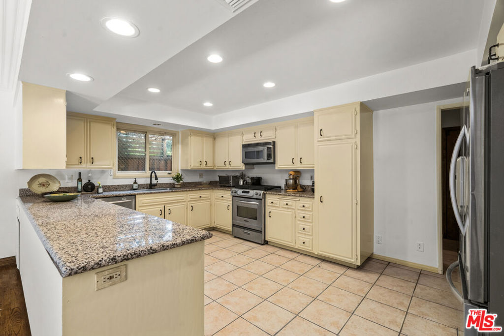 2695 La Cuesta Drive Property Photo 9