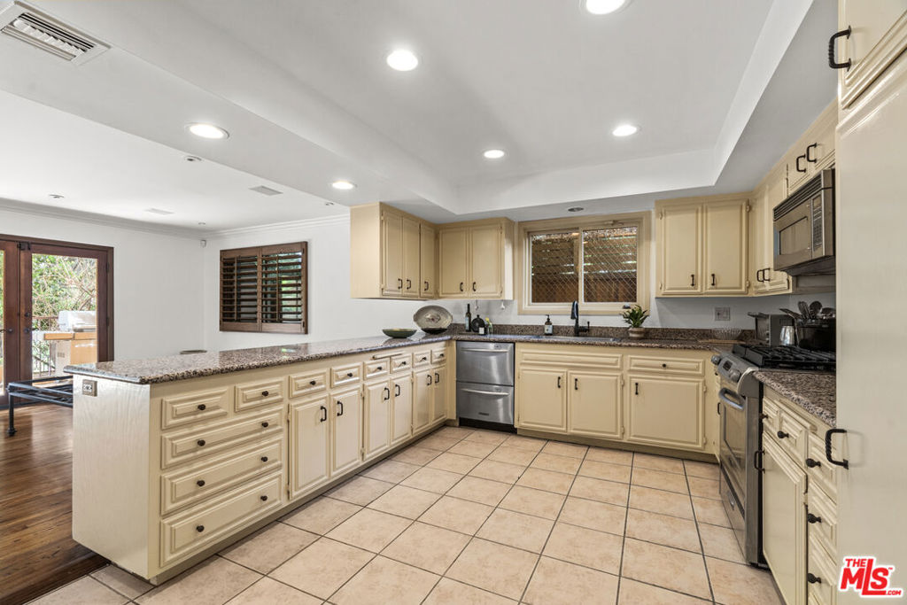 2695 La Cuesta Drive Property Photo 10