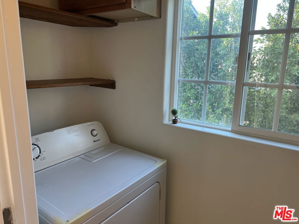 4626 Noble Avenue Property Photo 25