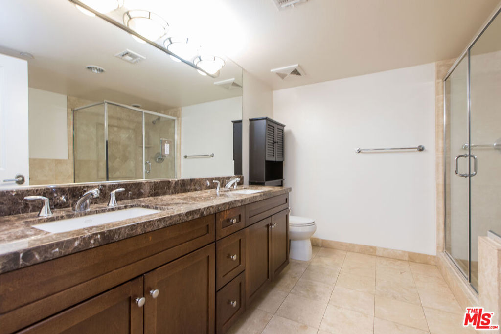 7249 Franklin Avenue 201 Property Photo 13