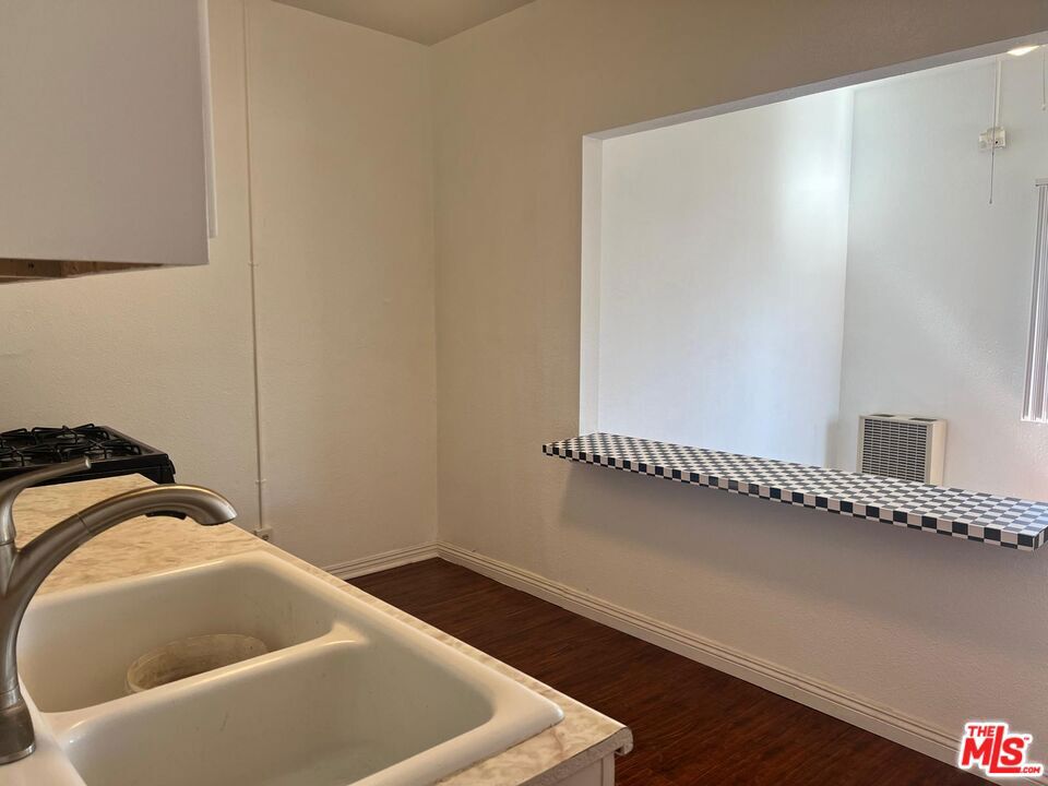110 S Soto Street 6 Property Photo 7