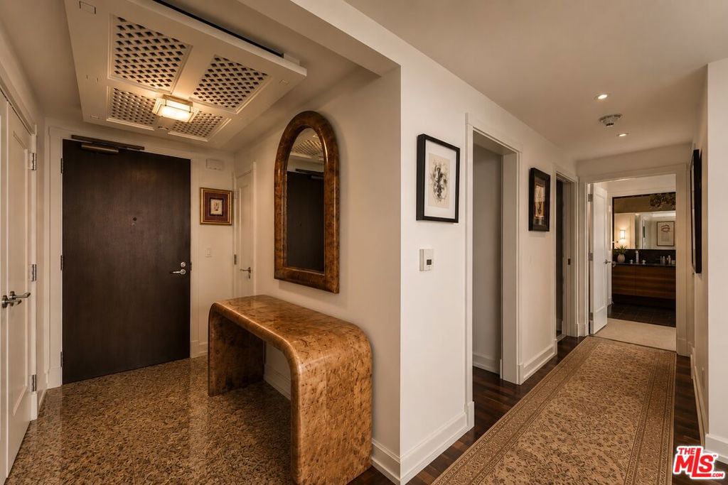 900 W Olympic Boulevard 29h Property Photo 4