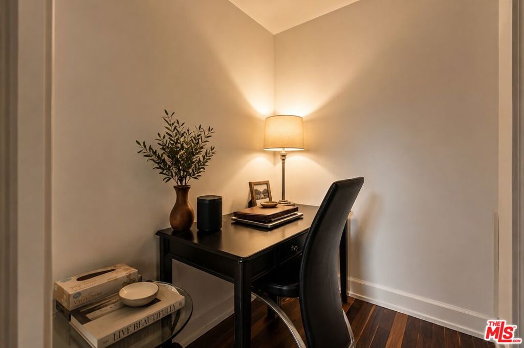 900 W Olympic Boulevard 29h Property Photo 8