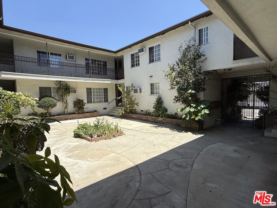3111 W Ramona Road Property Photo 3