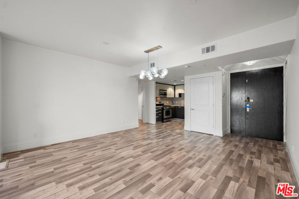 147 N Berendo Street 203 Property Photo 4