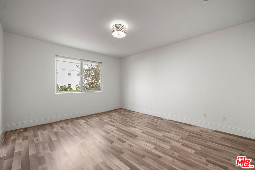 147 N Berendo Street 203 Property Photo 9