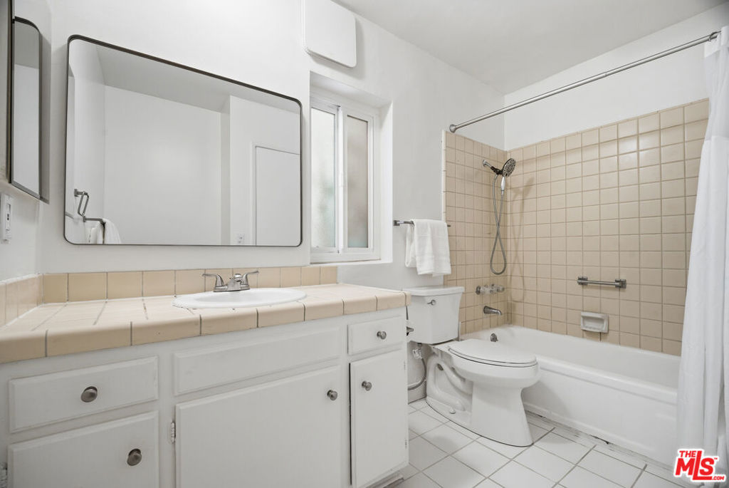 5301 Yarmouth Avenue 10 Property Photo 7