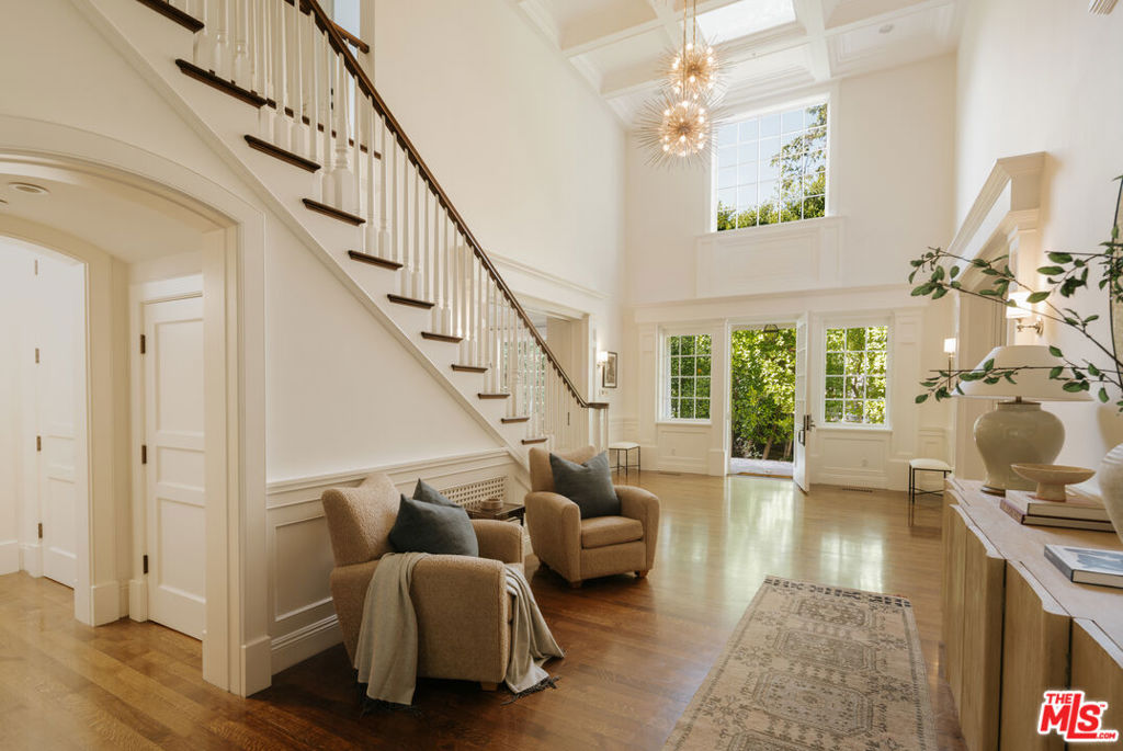 2435 Mandeville Canyon Road Property Photo 6