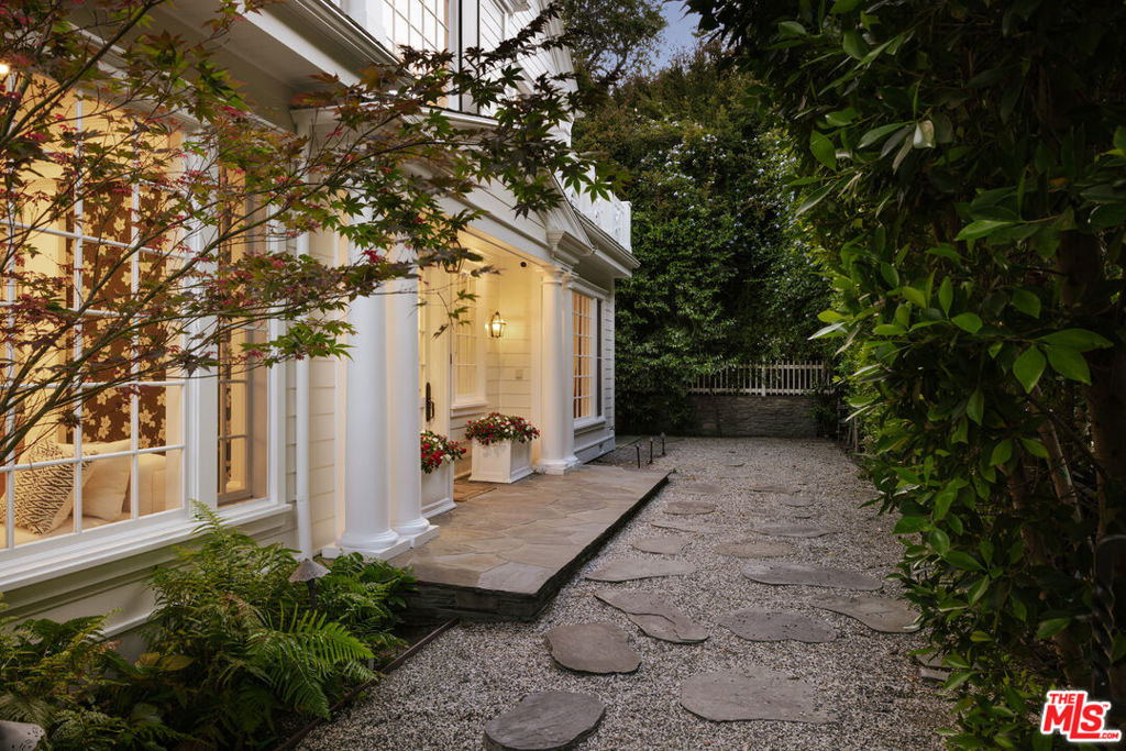 2435 Mandeville Canyon Road Property Photo 46