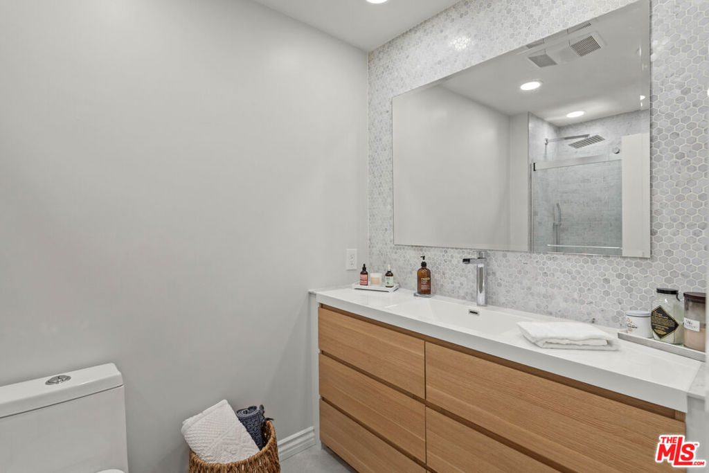 705 Westmount Drive 209 Property Photo 8
