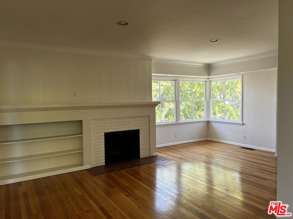130 S Bowling Green Way 134 Property Photo 2