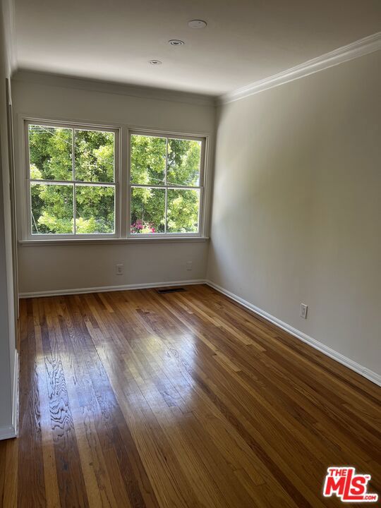 130 S Bowling Green Way 134 Property Photo 5