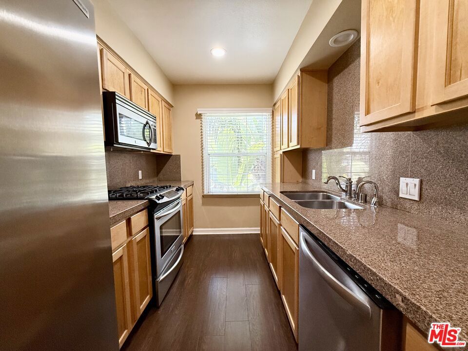 9667 W Olympic Boulevard Property Photo 6