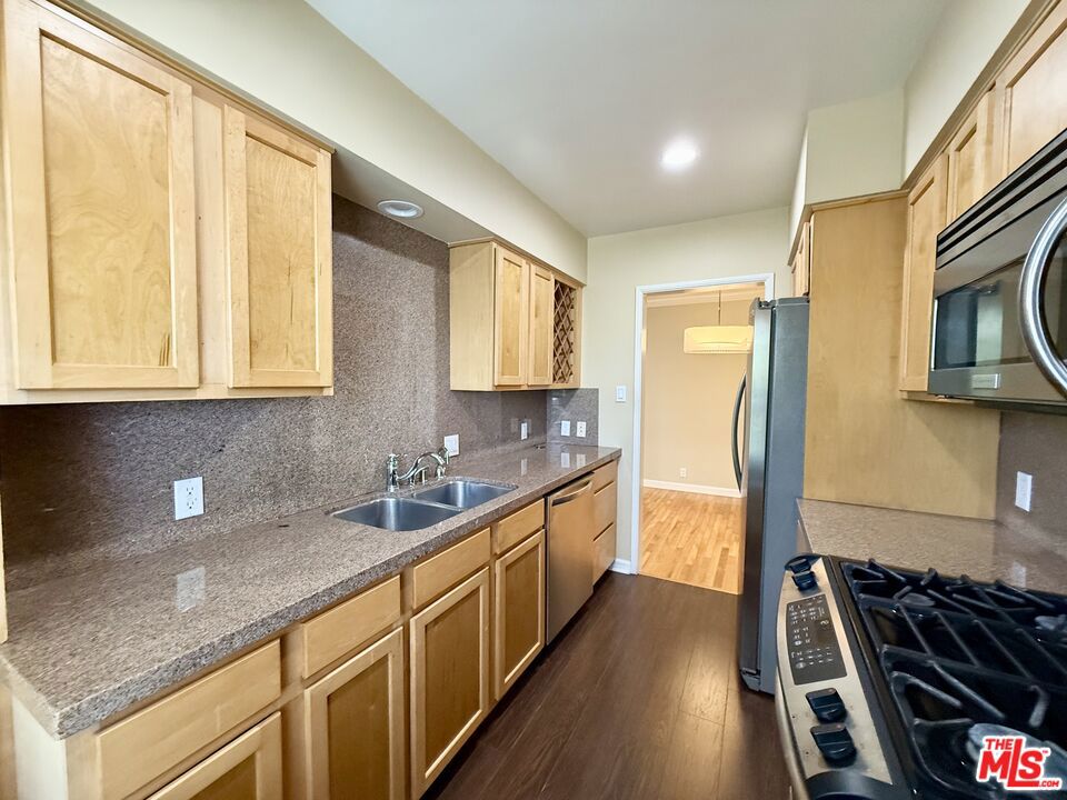 9667 W Olympic Boulevard Property Photo 7