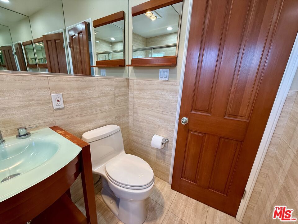 9667 W Olympic Boulevard Property Photo 12