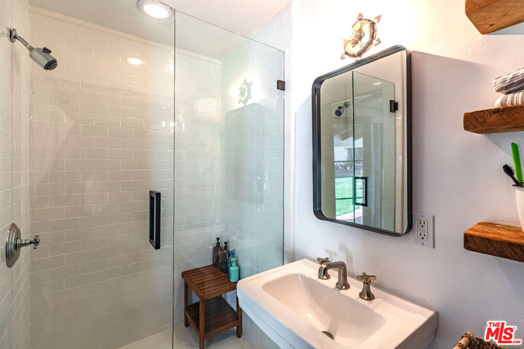 820 N Roxbury Drive Property Photo 41