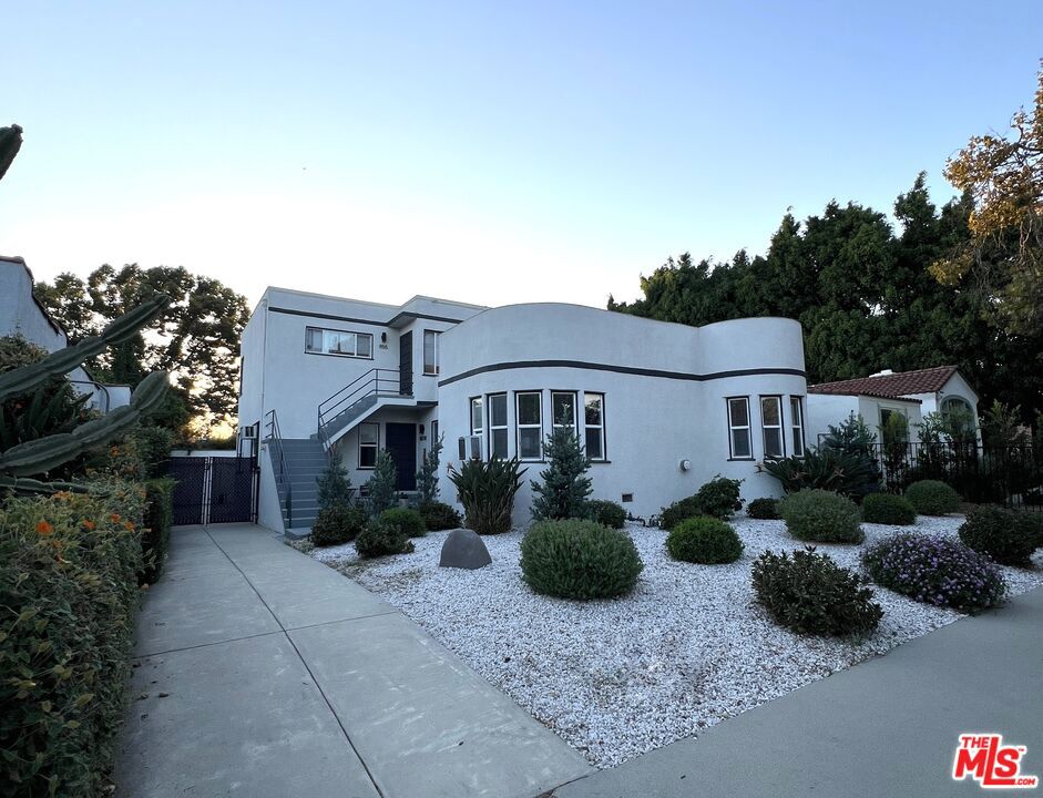 853 N Mansfield Avenue Property Photo 1