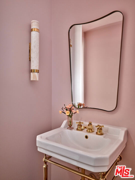 2633 Mandeville Canyon Road Property Photo 11