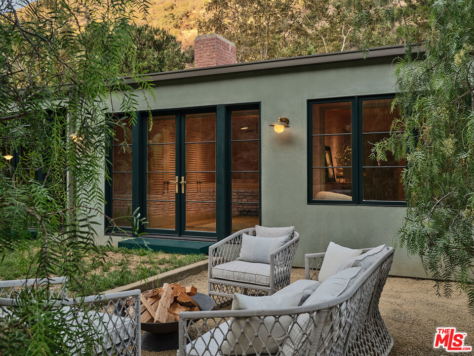 2633 Mandeville Canyon Road Property Photo 37