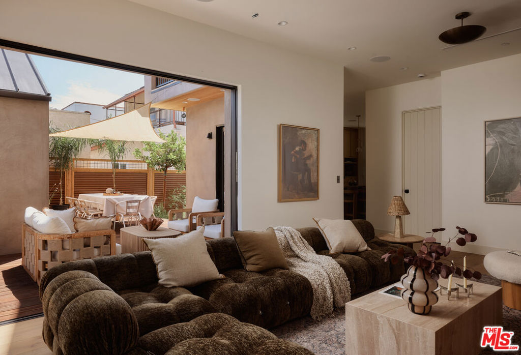 534 N Bronson Avenue Property Photo 34