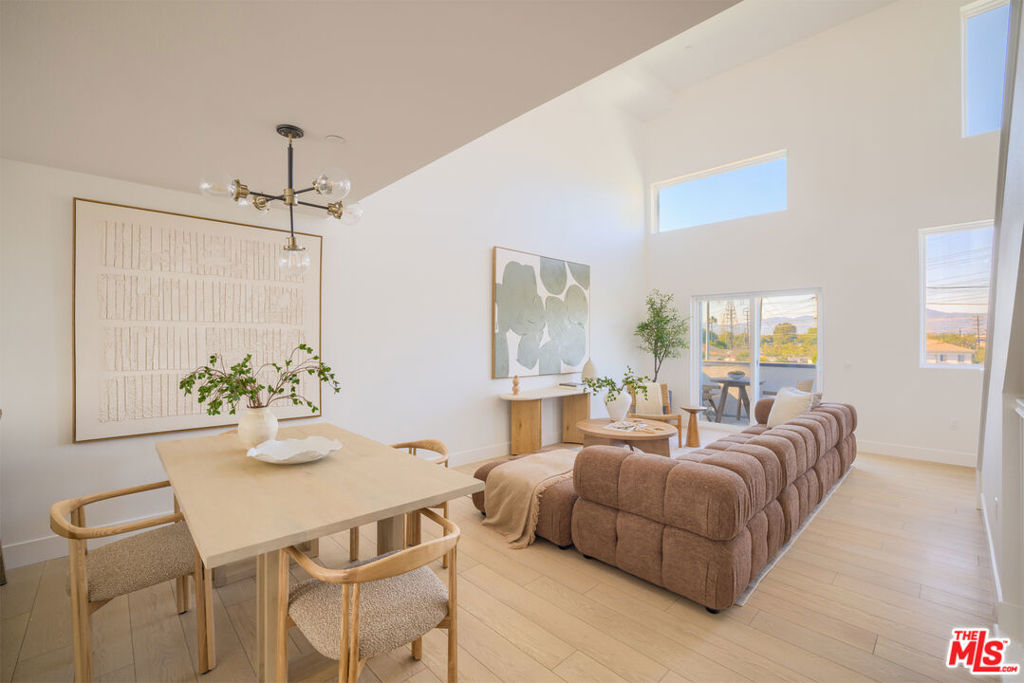 11222 W Victory Boulevard 2 Property Photo 16