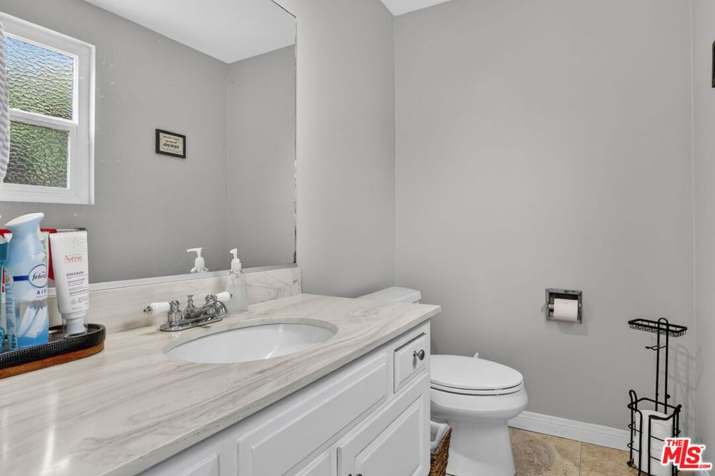 212 E Avenida De Los Arboles Property Photo 28