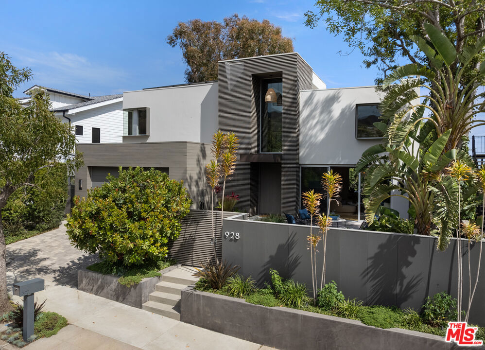 928 Las Lomas Avenue Property Photo 1