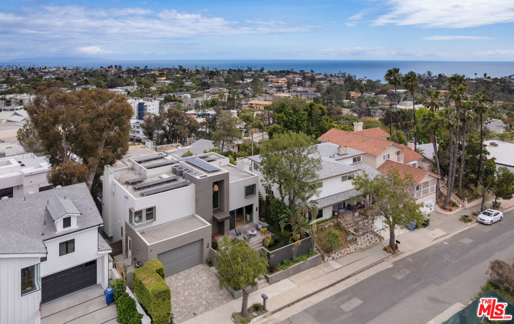 928 Las Lomas Avenue Property Photo 2