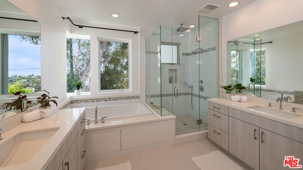 928 Las Lomas Avenue Property Photo 32