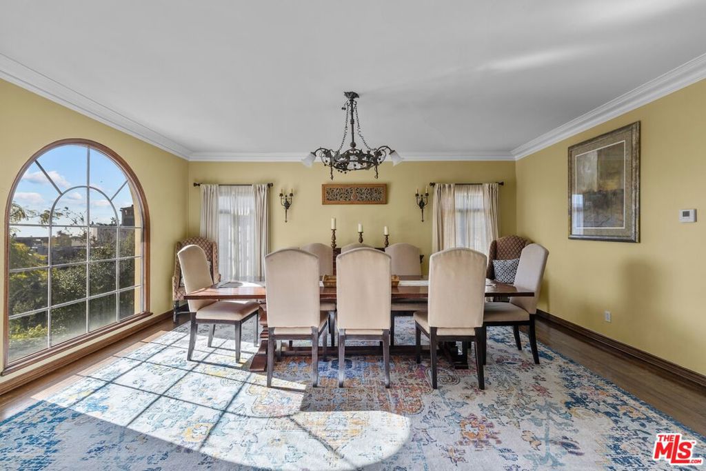 2856 Glendower Avenue Property Photo 10