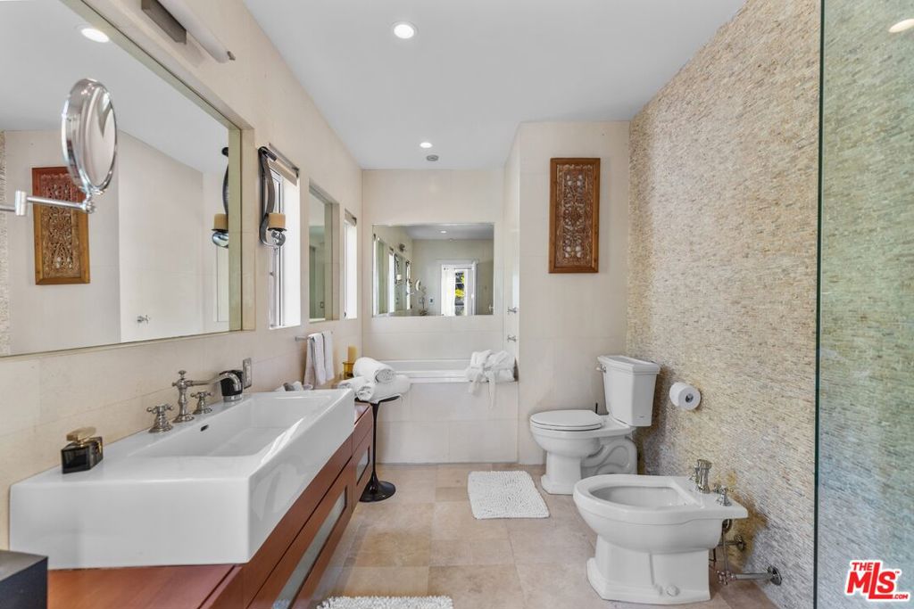 2856 Glendower Avenue Property Photo 30