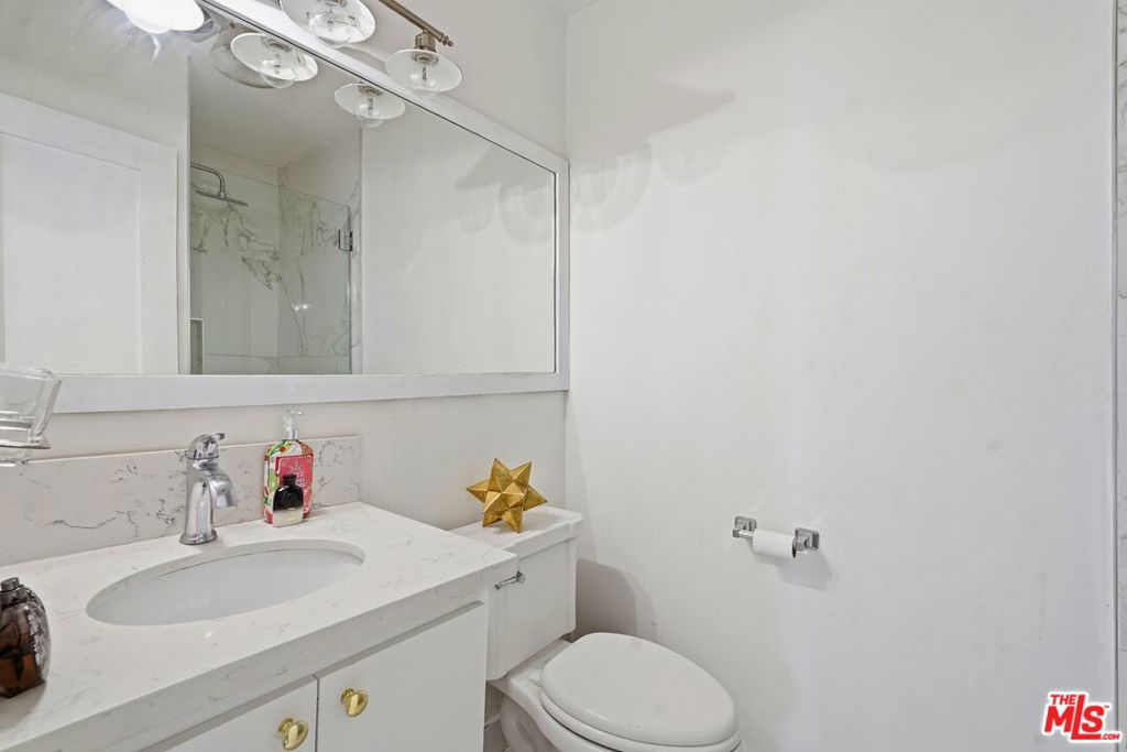 625 N Flores Street 104 Property Photo 15