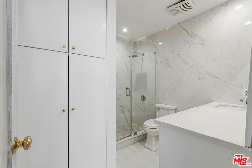 625 N Flores Street 104 Property Photo 20