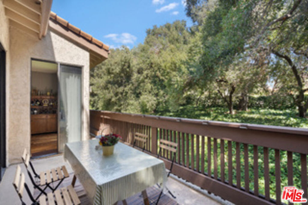 1114 Las Riendas Way Property Photo 15