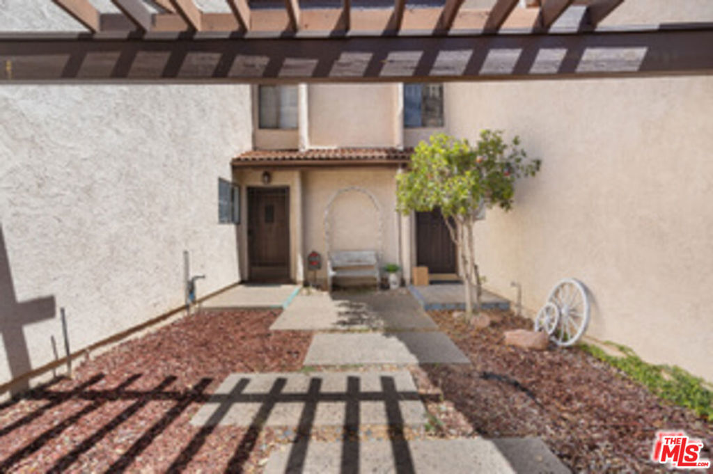 1114 Las Riendas Way Property Photo 17