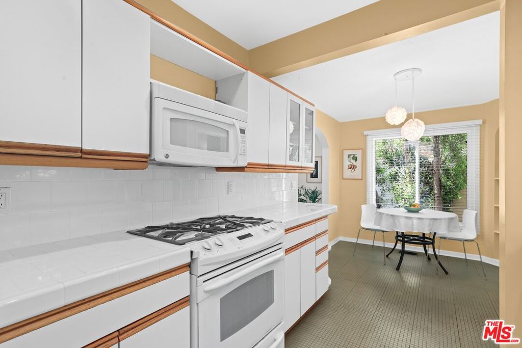 825 S Stanley Avenue Property Photo 33