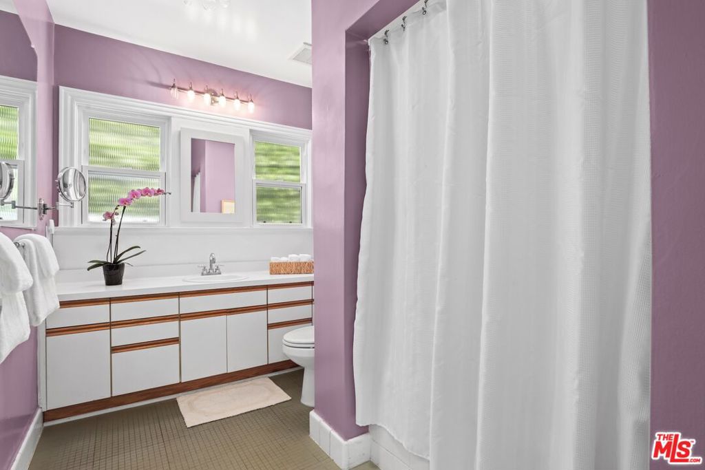 825 S Stanley Avenue Property Photo 36