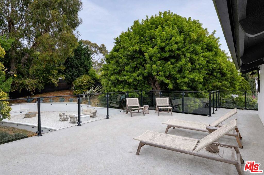 3525 Coast View Drive Property Photo 10