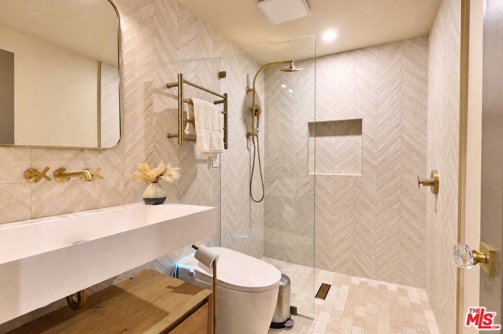 3525 Coast View Drive Property Photo 12