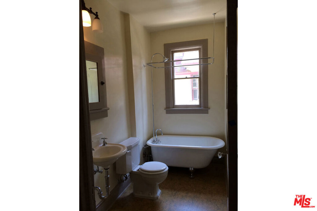 1017 W 24th Street Property Photo 25